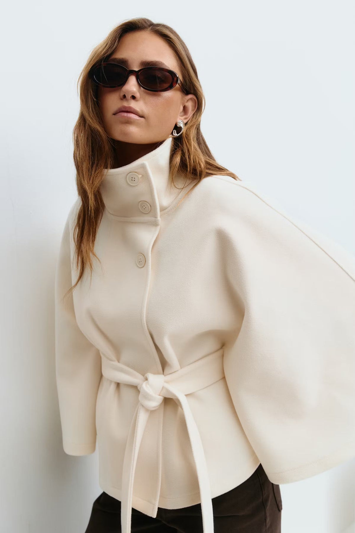 Getailleerde Dames Cape Met Wijde Mouwen En Tailleband