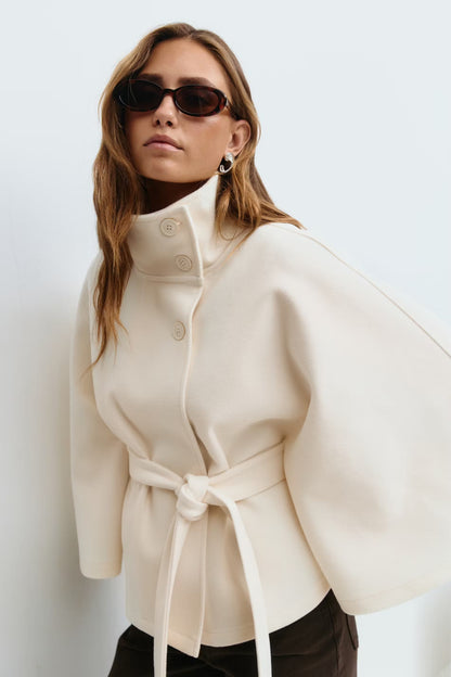 Getailleerde Dames Cape Met Wijde Mouwen En Tailleband