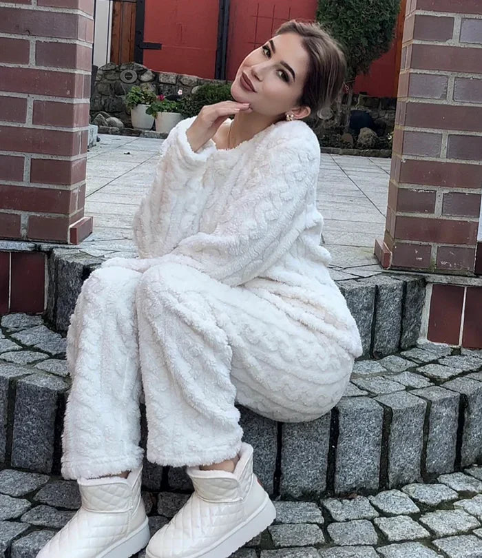 Zachte Pyjama Set Voor Dames Met Pluizige Trui En Broek