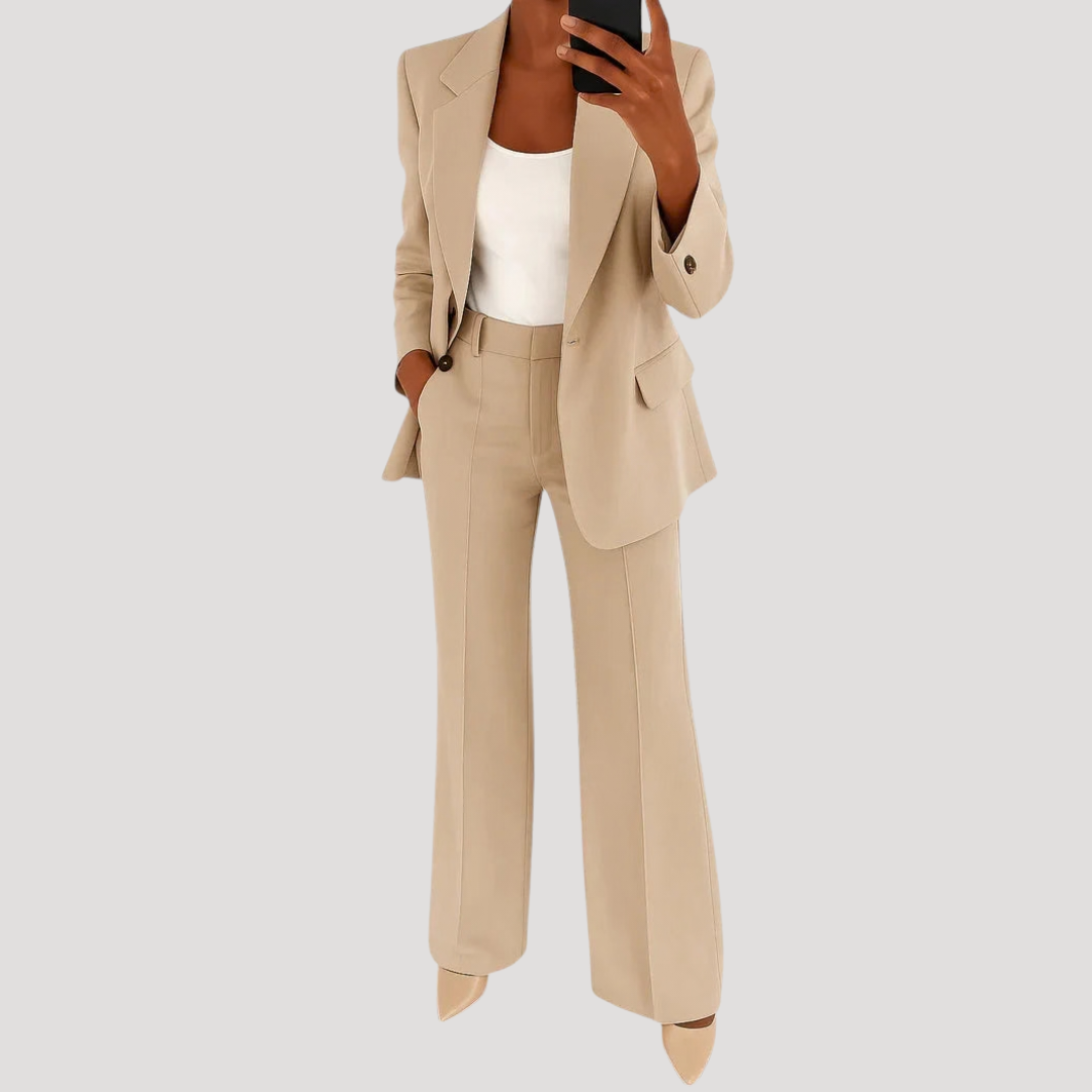 Getailleerd Dames Pak Met Lange Blazer En Rechte Broek