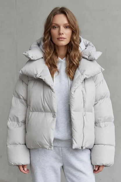 Korte Puffer Jas Voor Dames Met Capuchon En Hoge Kraag