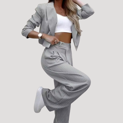 Gestreepte Dames Pak Met Korte Blazer En Wijde Pantalon