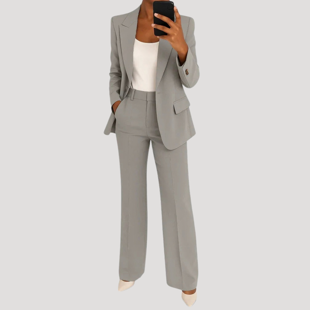 Getailleerd Dames Pak Met Lange Blazer En Rechte Broek
