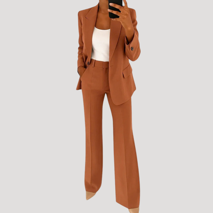 Getailleerd Dames Pak Met Lange Blazer En Rechte Broek