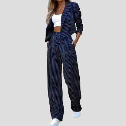 Gestreepte Dames Pak Met Korte Blazer En Wijde Pantalon