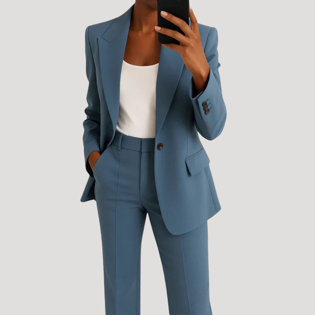 Getailleerd Dames Pak Met Lange Blazer En Rechte Broek