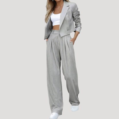 Gestreepte Dames Pak Met Korte Blazer En Wijde Pantalon