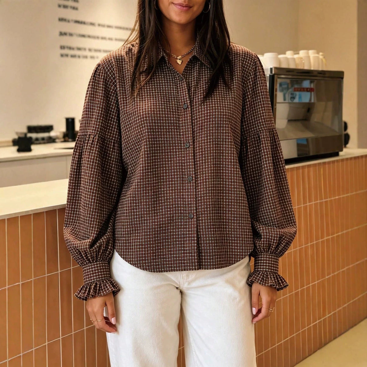 Bruine Geruite Blouse Voor Dames Met Pofmouwen En Knoopsluiting
