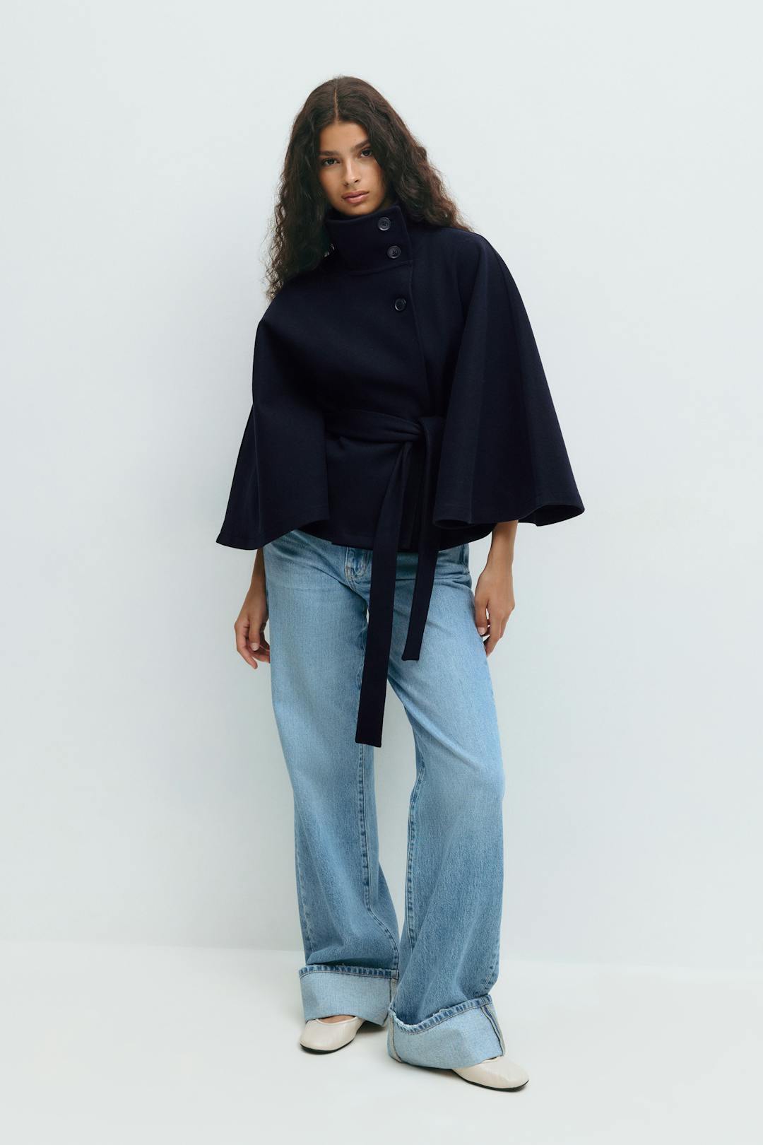 Getailleerde Dames Cape Met Wijde Mouwen En Tailleband