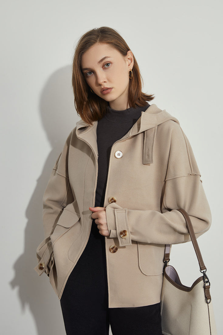 Dames Korte Wollen Jas Met Knoopsluiting En Oversized Pasvorm