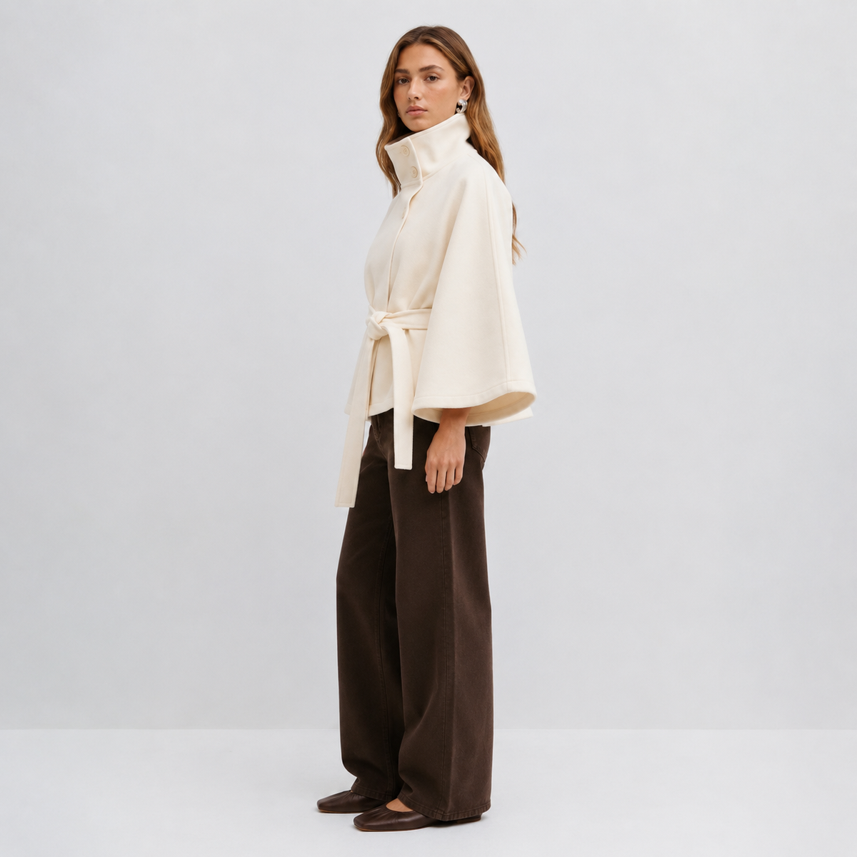 Getailleerde Dames Cape Met Wijde Mouwen En Tailleband