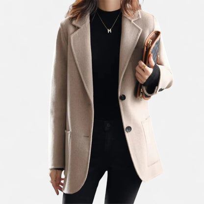 Getailleerde Dames Blazer Met Revers En Knoopsluiting