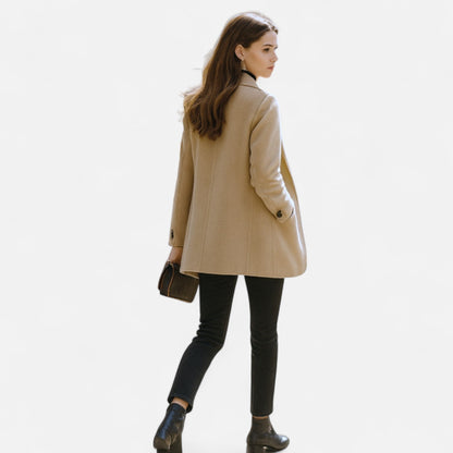 Getailleerde Dames Blazer Met Revers En Knoopsluiting
