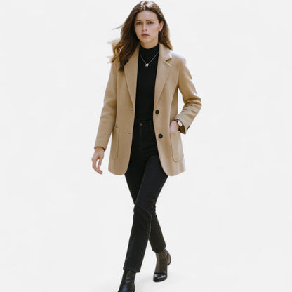 Getailleerde Dames Blazer Met Revers En Knoopsluiting