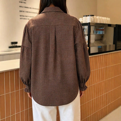 Bruine Geruite Blouse Voor Dames Met Pofmouwen En Knoopsluiting