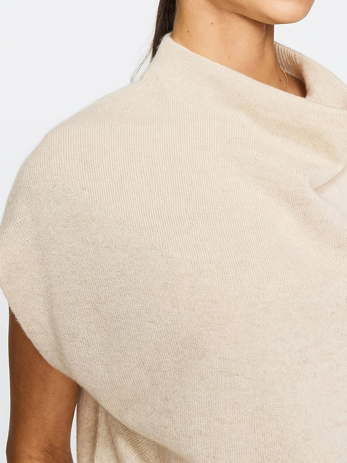 Elegante Beige Blouse Voor Dames Met Boothals En Korte Mouwen