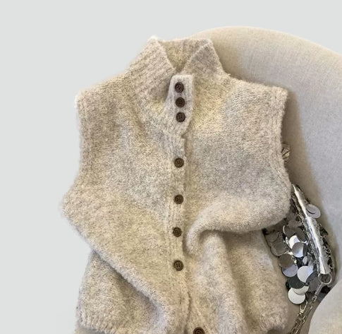 Zachte Dames Gilet Met Hoge Kraag En Knoopsluiting