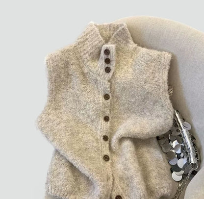 Zachte Dames Gilet Met Hoge Kraag En Knoopsluiting