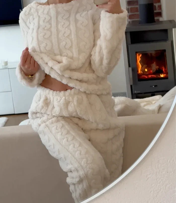 Zachte Pyjama Set Voor Dames Met Pluizige Trui En Broek